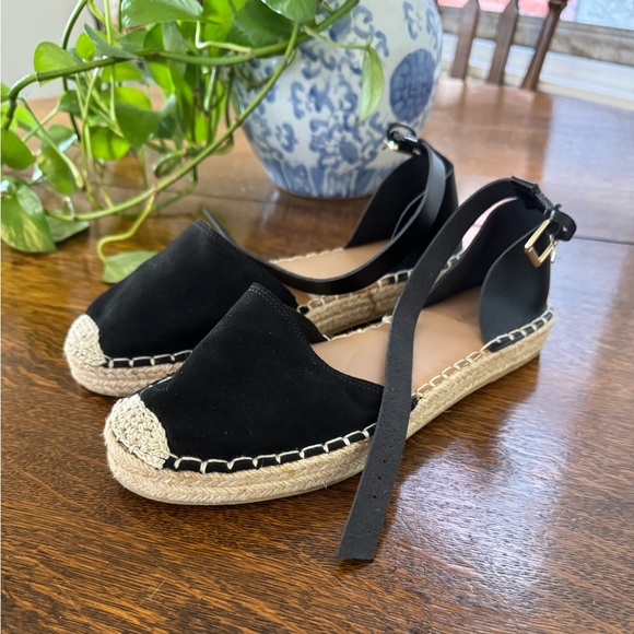 Old Navy Black Espadrille Sandals - Picture 1 of 9